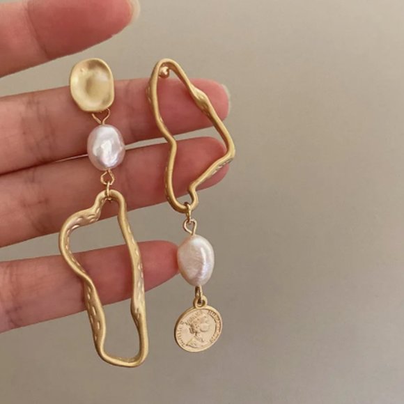 Baroque Pearl Earrings: Asymmetric, French Retro Style, Luxury Fashion Jewelry - Picture 2 of 5